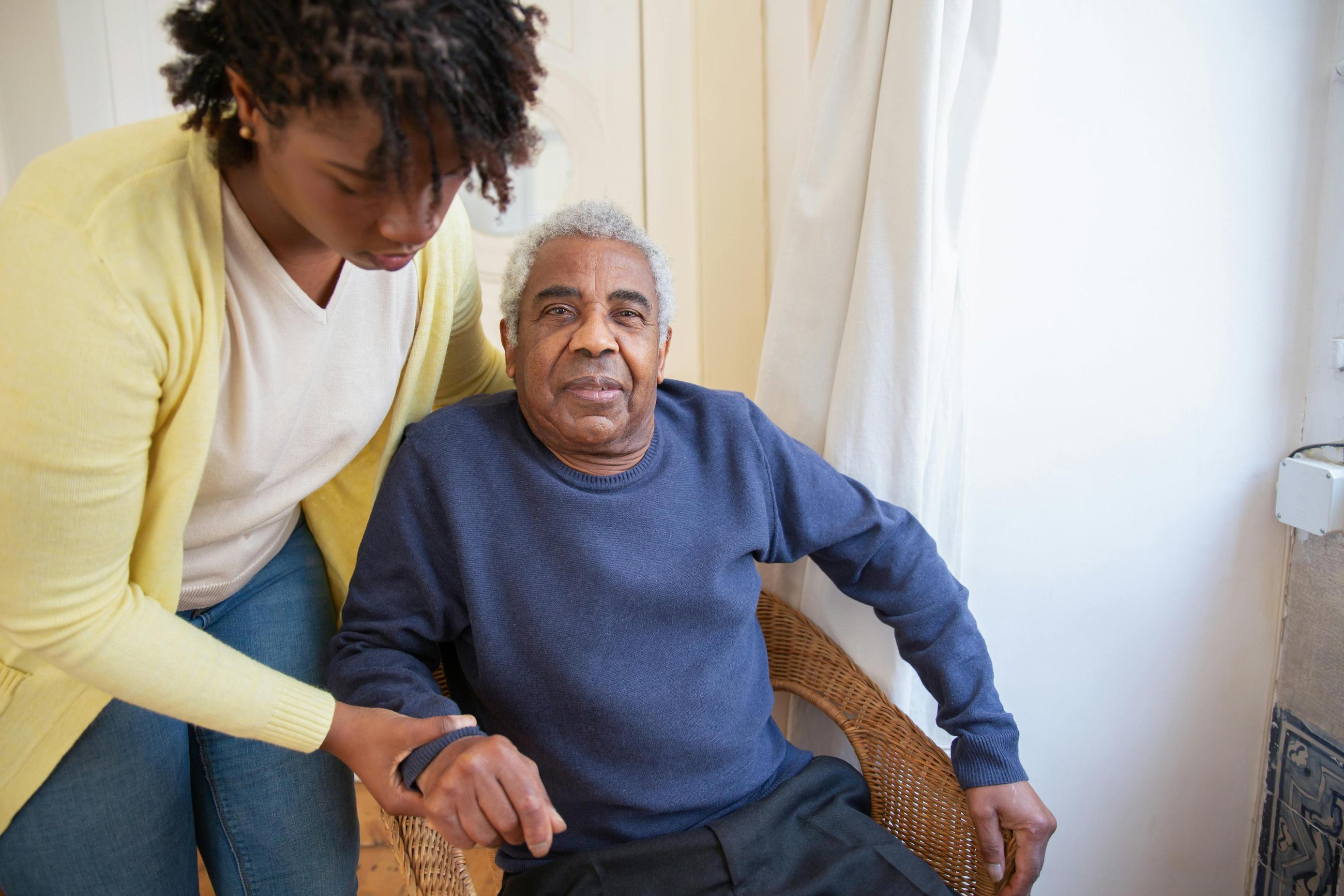 Kryteria wyboru odpowiedniego programu pomocy dla osób starszych